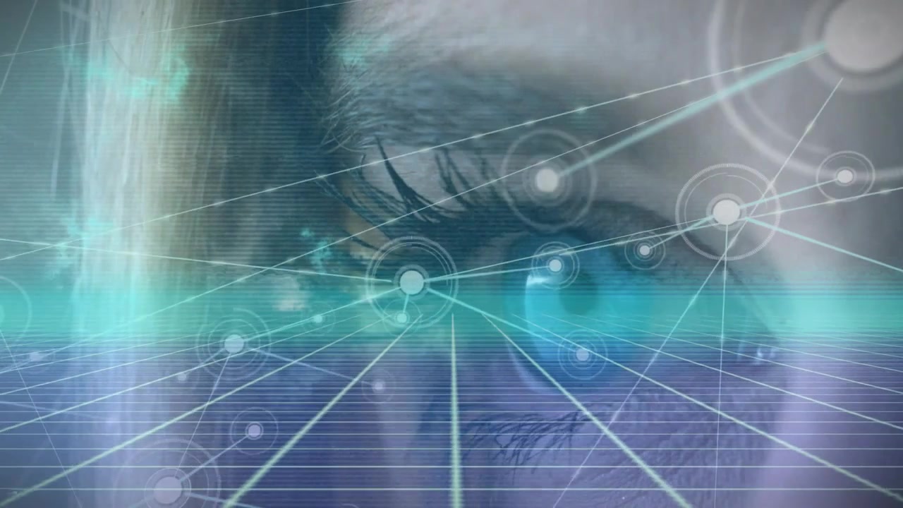 Zeigt die rechte Augenregion einer erwachsenen Frau, die das Augenlid anhebt, in einer Studio-Nahaufnahme, mit holografischem Gitterfadenkreuz.