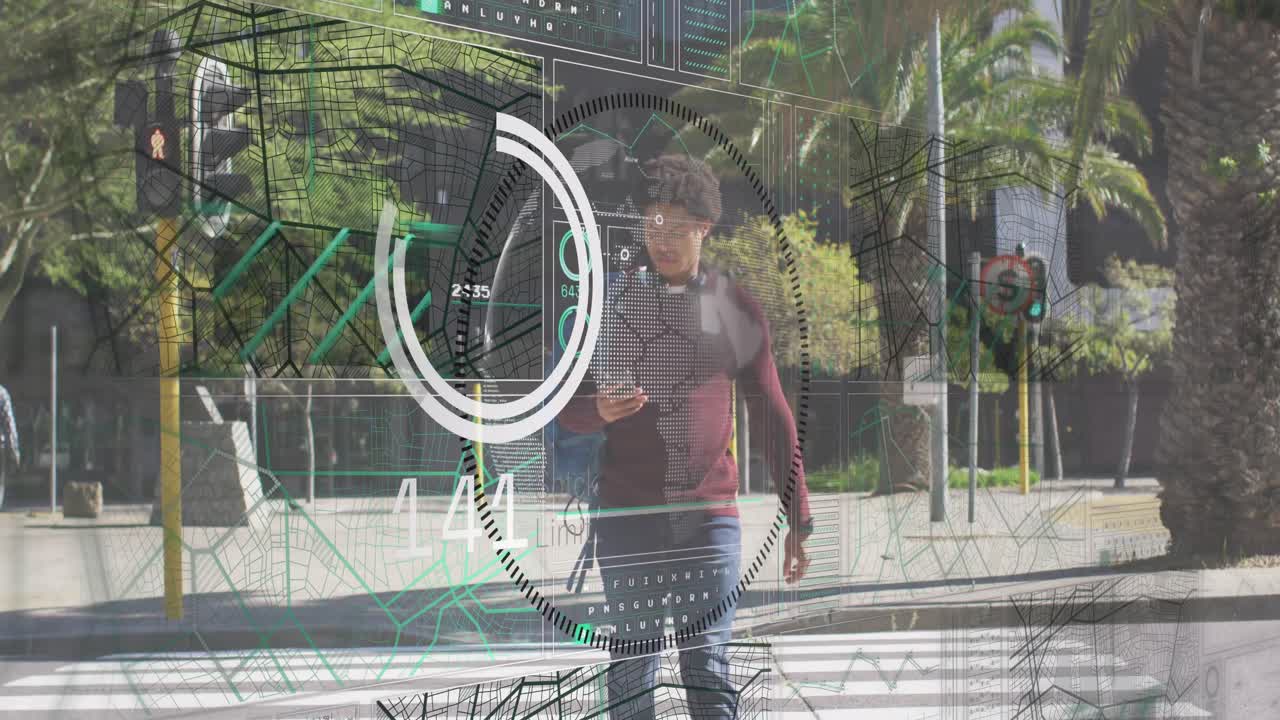 animación del procesamiento de datos sobre un hombre afroamericano que usa un teléfono inteligente