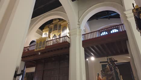 Interior-of-the-Metropolitan-Cathedral-in-Casco-Viejo,-Panama-City,-showcasing-ornate-architecture