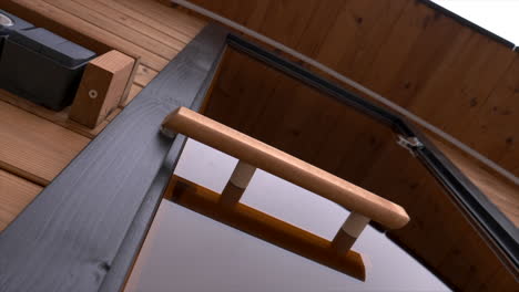 Detail-shoot-of-wood-door-frame-from-sauna,-Revealing-shoot-top-to-bottom