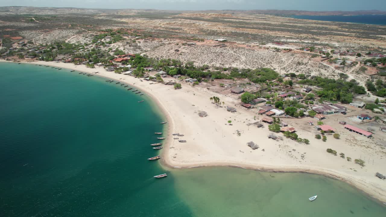 Panoramaisk luftfoto af Punta Arena Araya strand, rolig og fredfyldt atmosfære