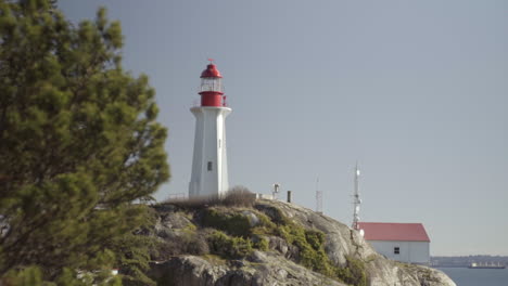 Long-shot-of-Lighthouse-in-Vancouver-on-sunny-day,-slow-motion