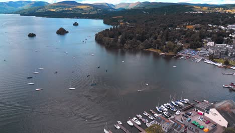 imágenes aéreas de la ciudad de bowness en la orilla del lago windermere en el parque nacional del distrito de los lagos