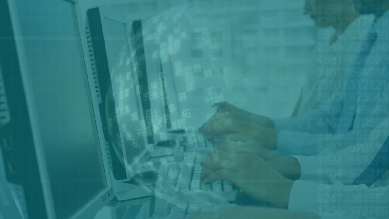 헤드 ⁇ 을 착용하고 사무실에서 컴퓨터를 사용하는 다민족 콜센터 직원 그룹의 애니메이션