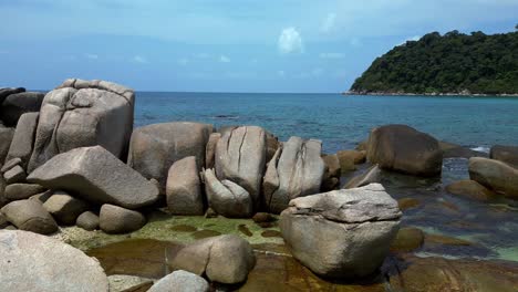 Rocas-En-La-Playa-De-La-Isla-Tropical