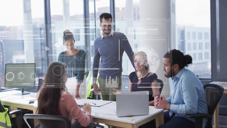 animación del procesamiento de datos financieros sobre diversas personas de negocios en la oficina