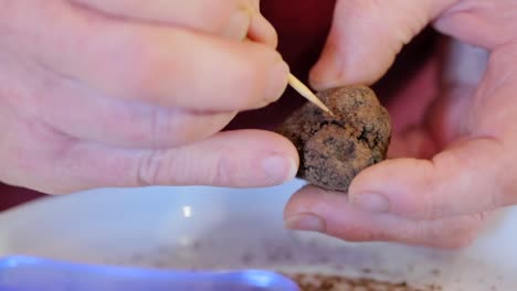 Cleaning-black-truffle-in-Australia