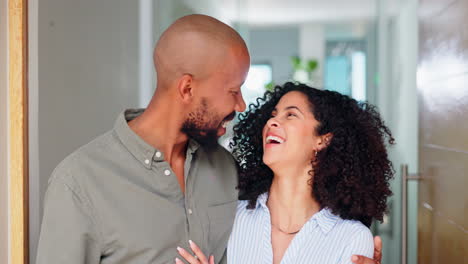 Cara,-Sonrisa-Y-Amor-Con-Una-Pareja-Negra-Riendo.