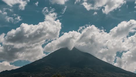 Day-Time-lapse-of-Agua-Volcano-in-Antigua-Guatemala,-Central-America