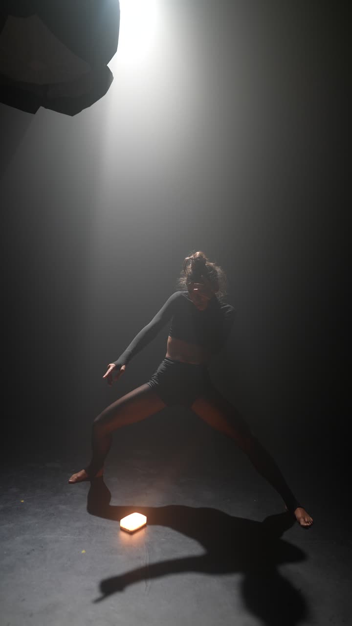 actuación de danza contemporánea en un entorno de estudio