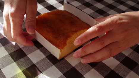 Traditioneller-Biskuitkuchen,-Sobao-Pasiego