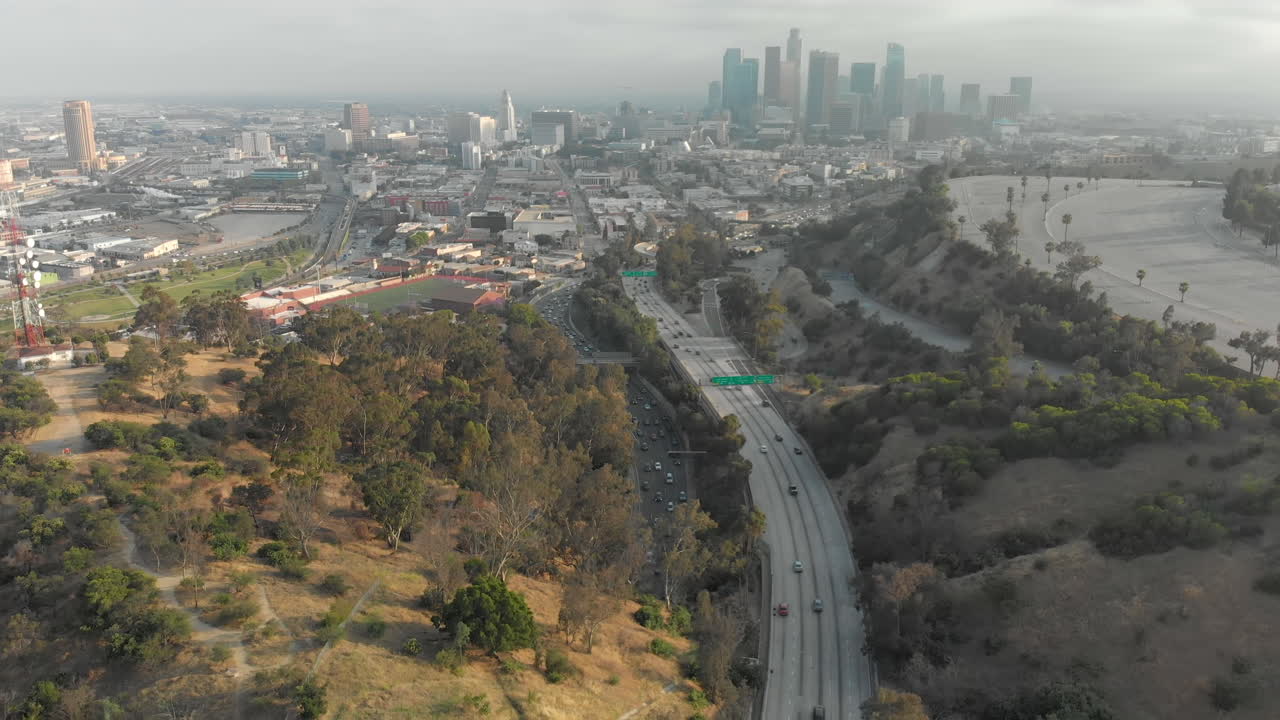 antena del centro de la ciudad de elysian park sobre la autopista