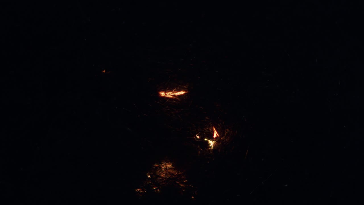 최면 강철 양모 불타는 어둠 속에서 반짝임 라운드 보케