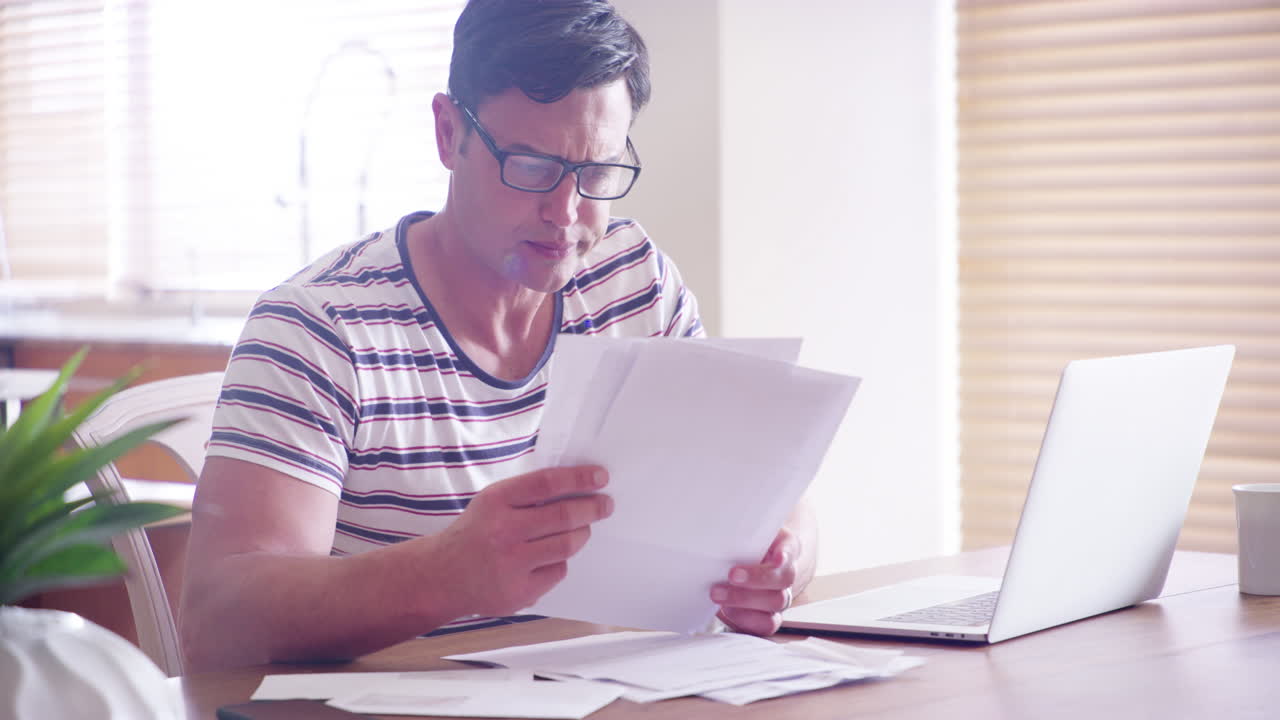 las facturas siguen llegando.