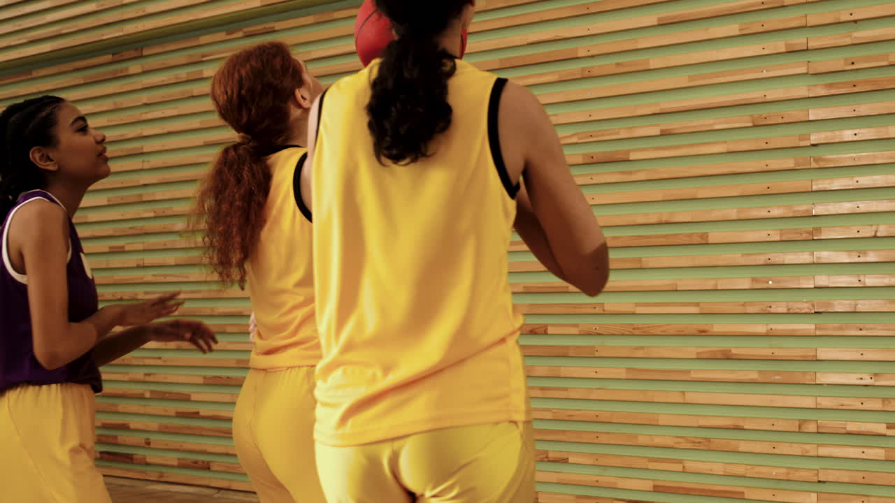 adolescentes en una sesión de entrenamiento.