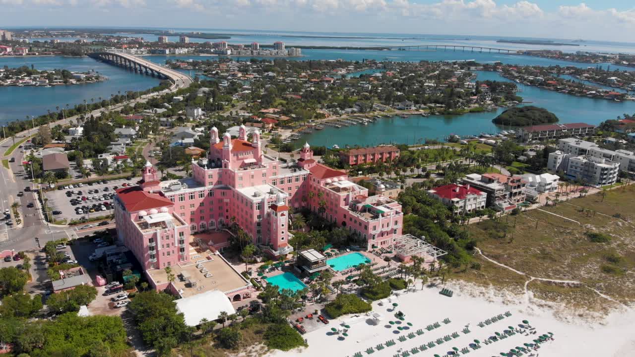 역사적인 돈 세자르 호텔의 4k 드론 공중 비디오