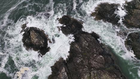 Las-Aguas-Turbulentas-Del-Océano-Bc-En-La-Costa-Oeste-De-La-Isla-De-Vancouver-Bc-En-Canadá