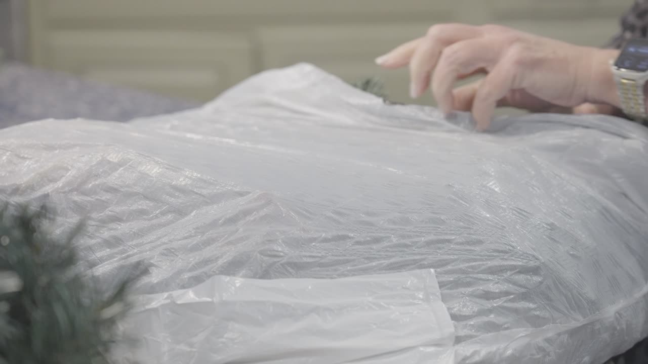 Guardar con cuidado una corona de Navidad de exterior