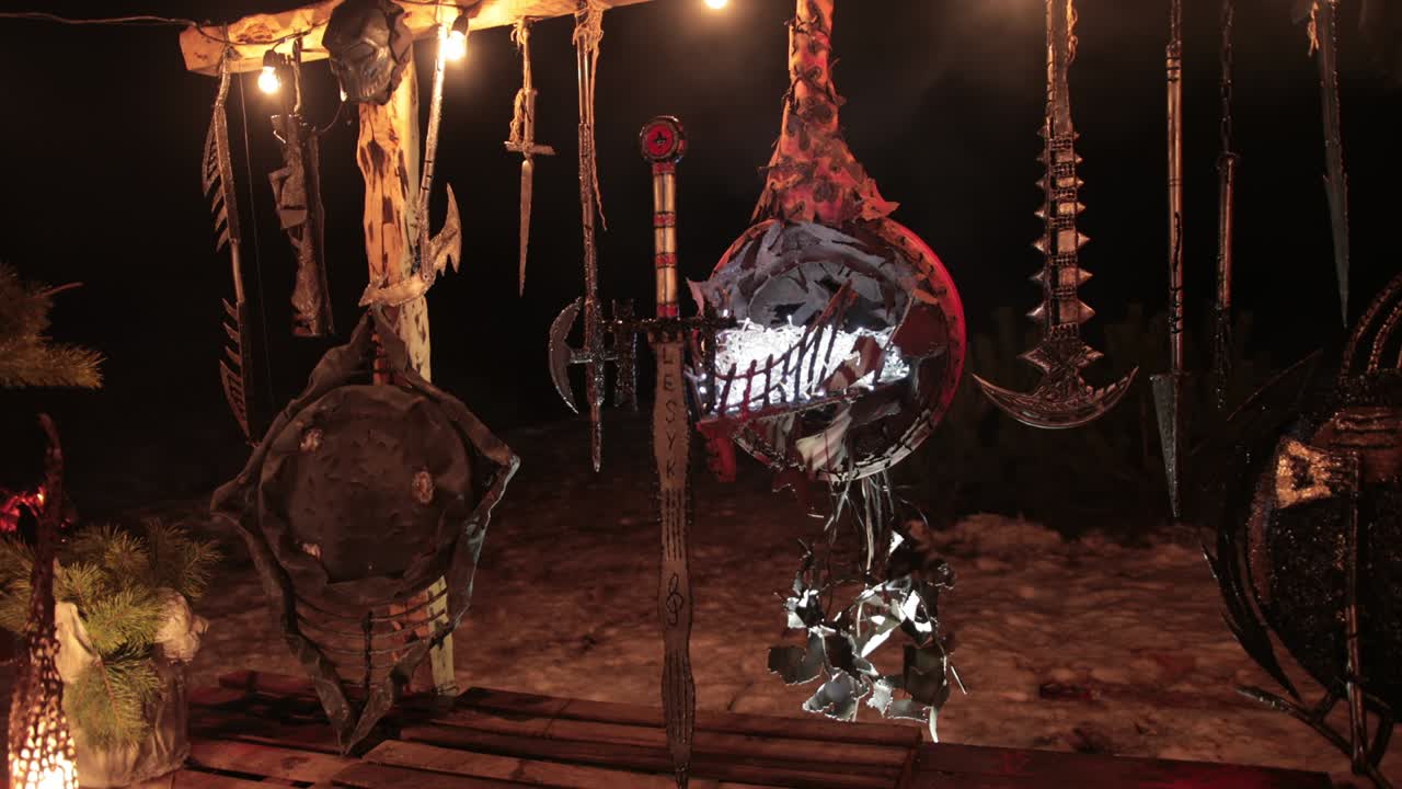 топоры, оружие, лезвия. мистические символы и оружие северных диких викингов