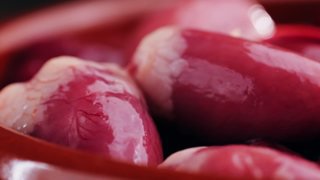 corazones de pollo crudos