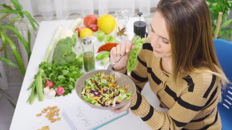 Eating-healthy.-Young-woman-on-diet-eats-salad.