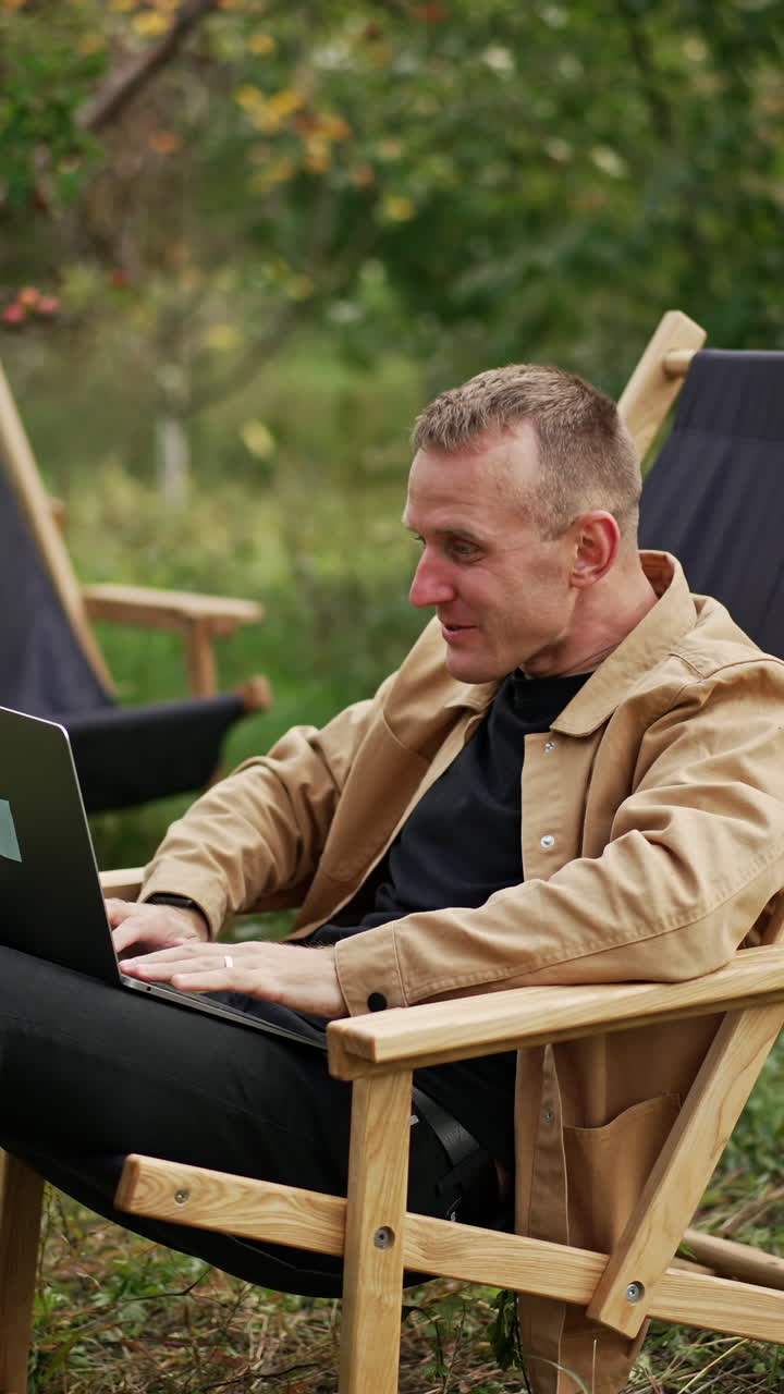 Emotional handsome man with laptop. Lifestyle business manager working outdoor. Vertical video