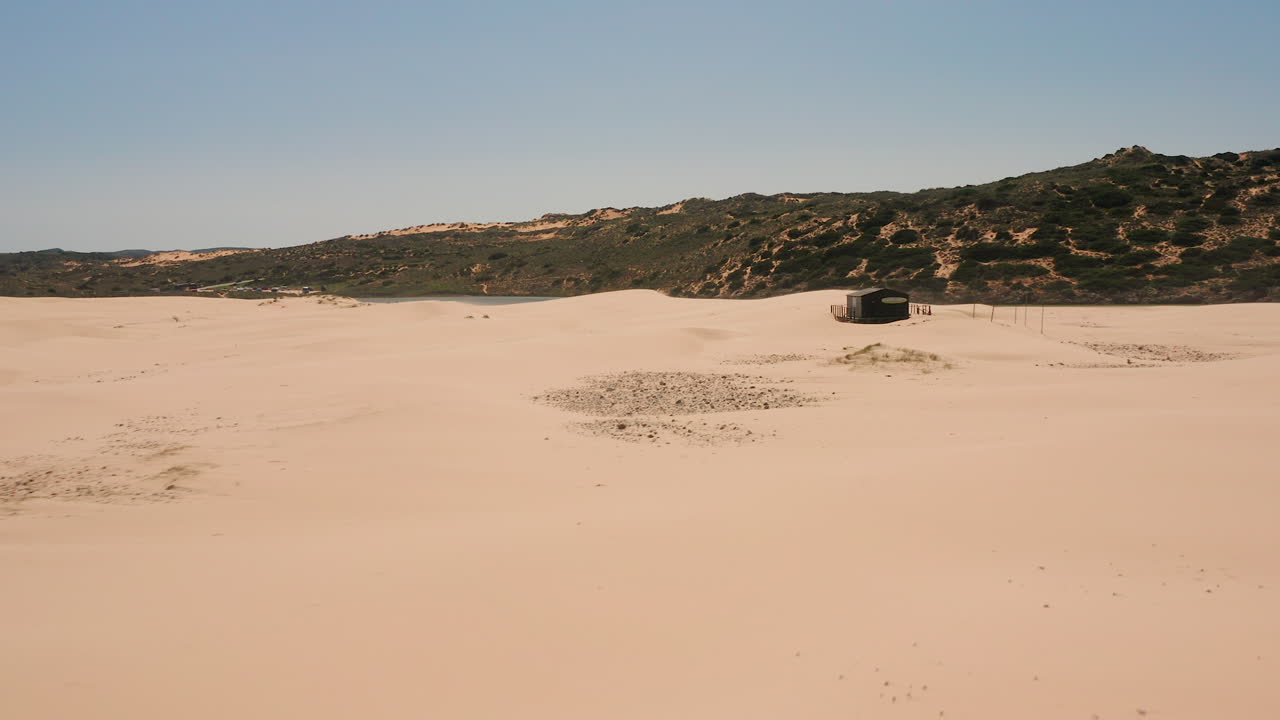 антенна: большие дюны и пляж серф-спота бордейра, португалия