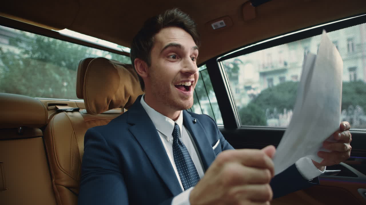 놀라운 사업가 문서에서 정보를 확인