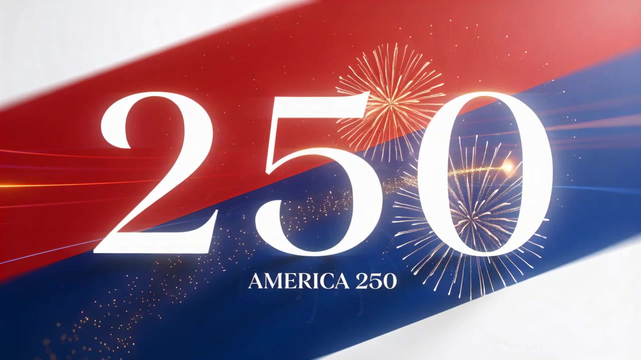 Animación del número 250 centrado con AMÉRICA 250 sobre un fondo de cinta, con fuegos artificiales comenzando detrás del 5.