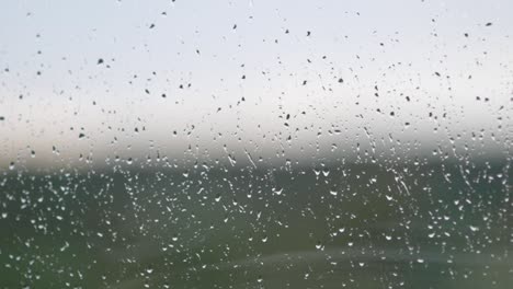 Gotas-De-Lluvia-Cayendo-En-La-Ventana