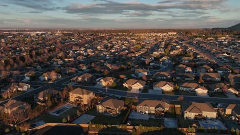 Drone-shot-of-the-sun-setting-over-homes-in-Washington's-Tri-Cities