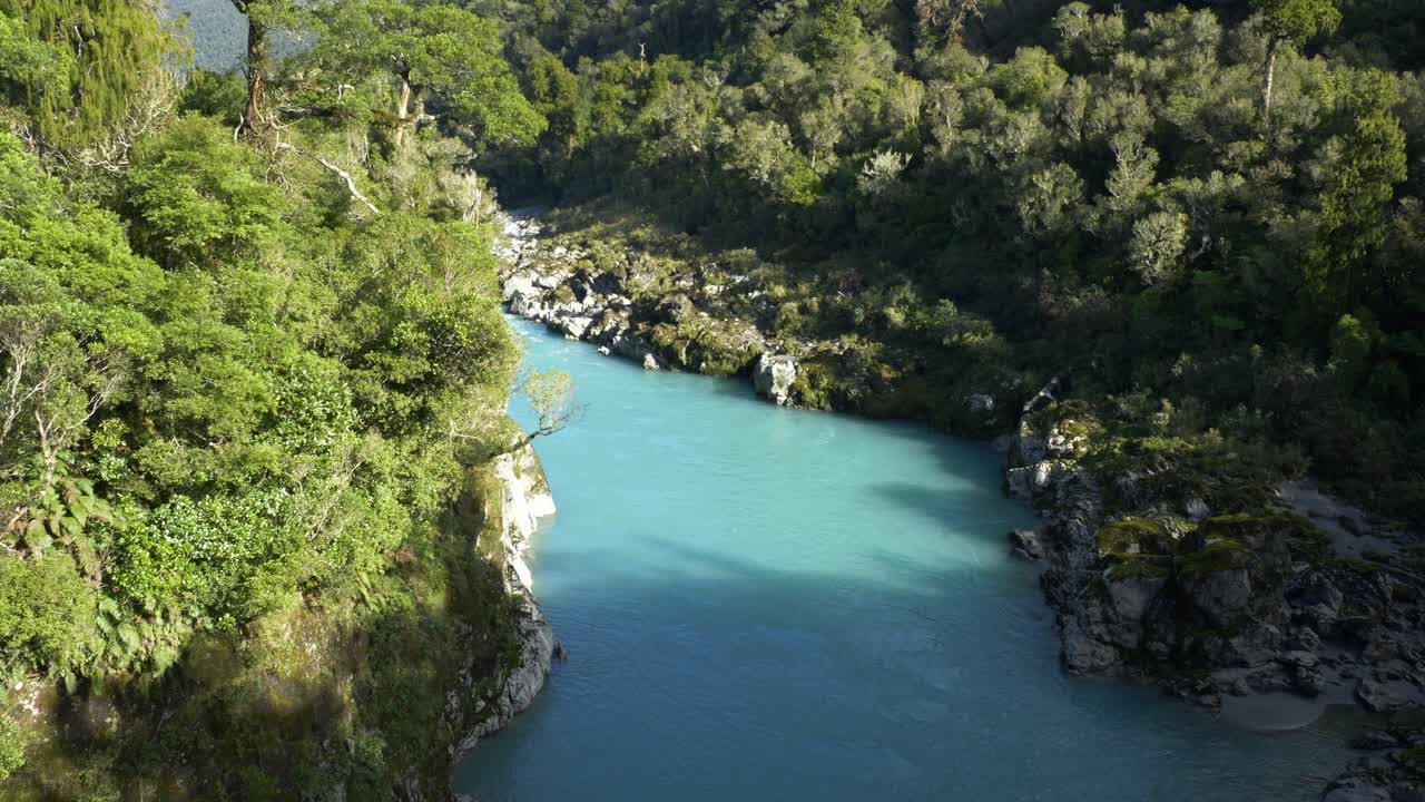 La gola di Hokitika con acqua calma e turchese in estate nella West Coast, Nuova Zelanda. - campo largo