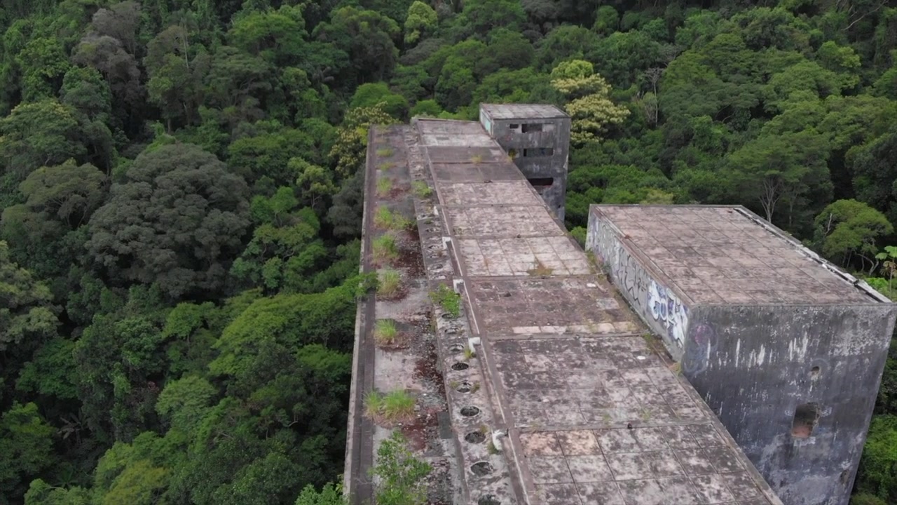 Video con drone dell'hotel scheletro abbandonato a Rio de Janeiro