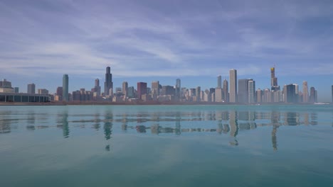 vista panorámica del horizonte de chicago en un día soleado