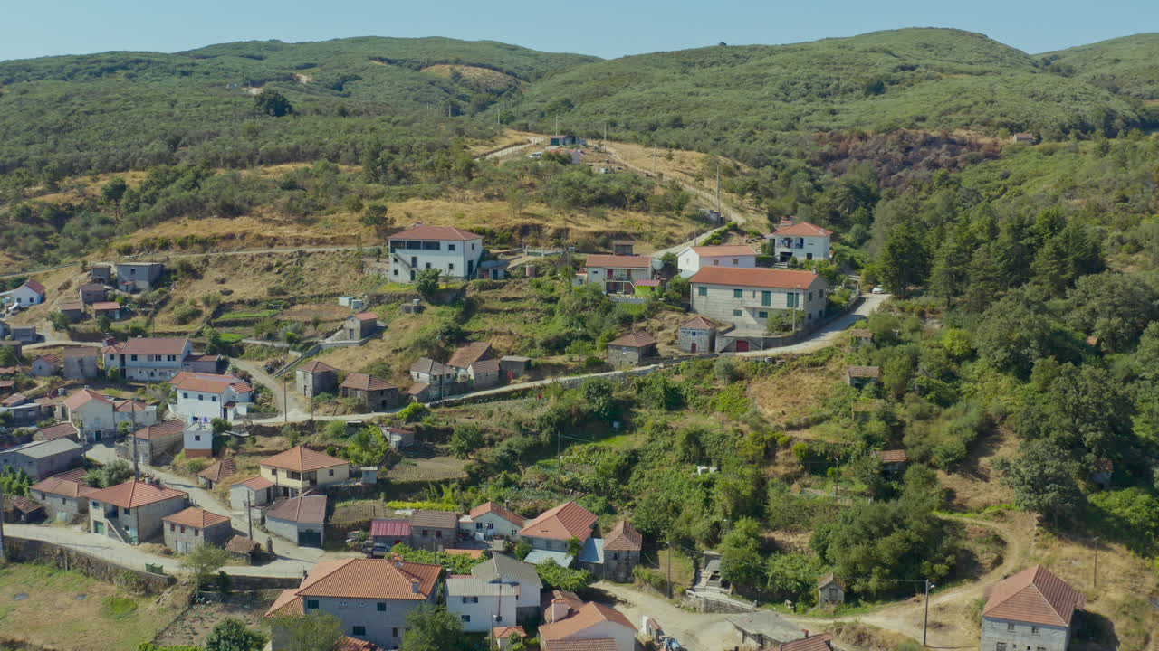 Flygfoto över en portugisisk by