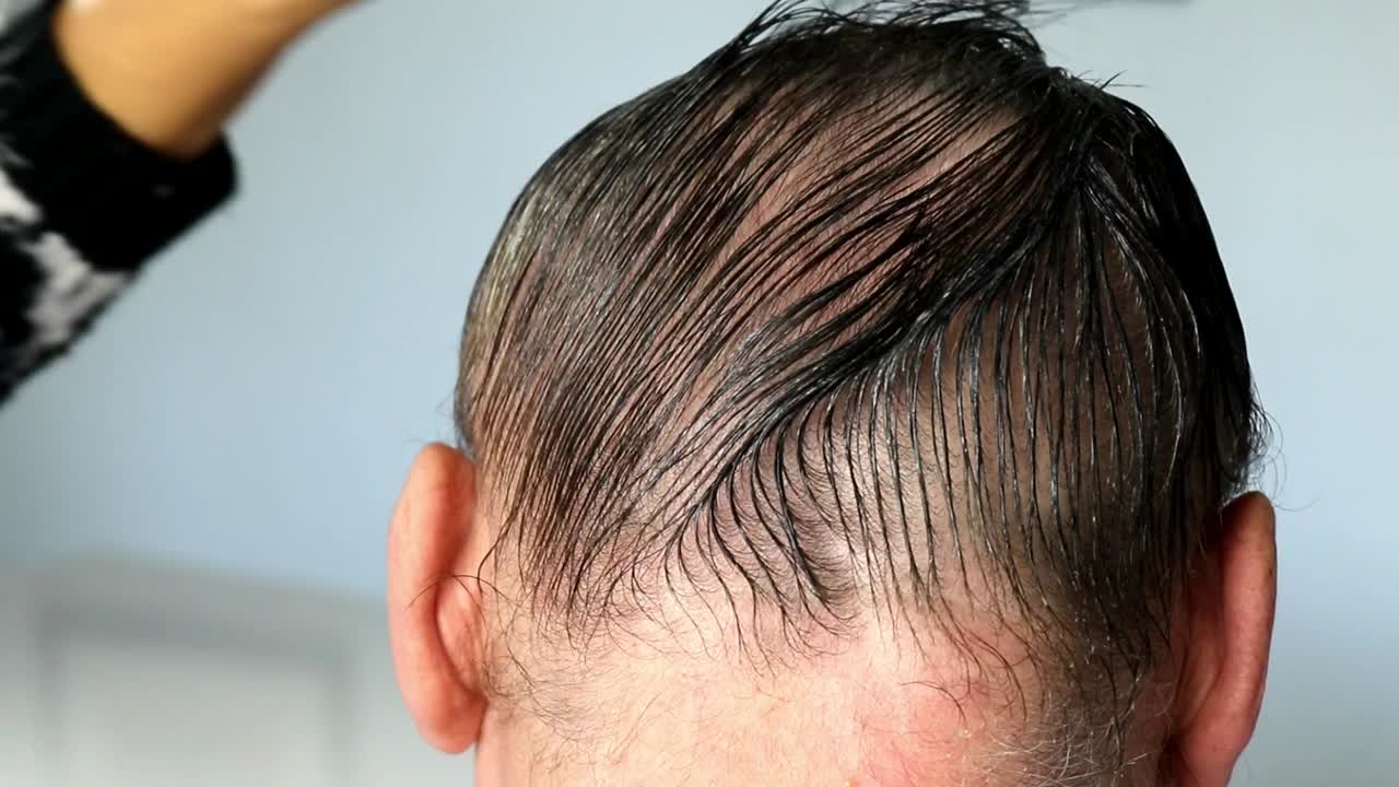 집에서 남자 머리 염색하기