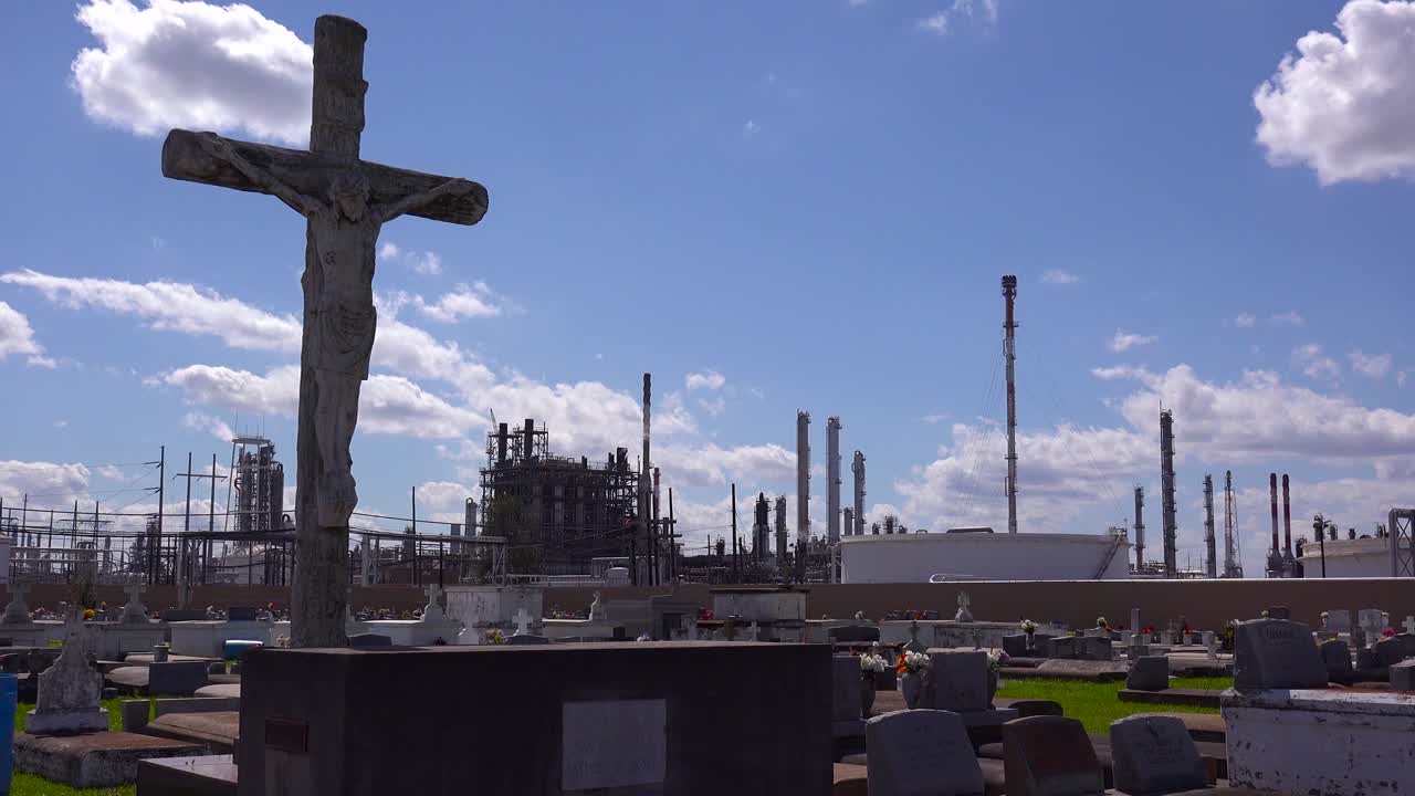 existe un cementerio o cementerio en louisiana junto a una enorme planta petroquímica 2
