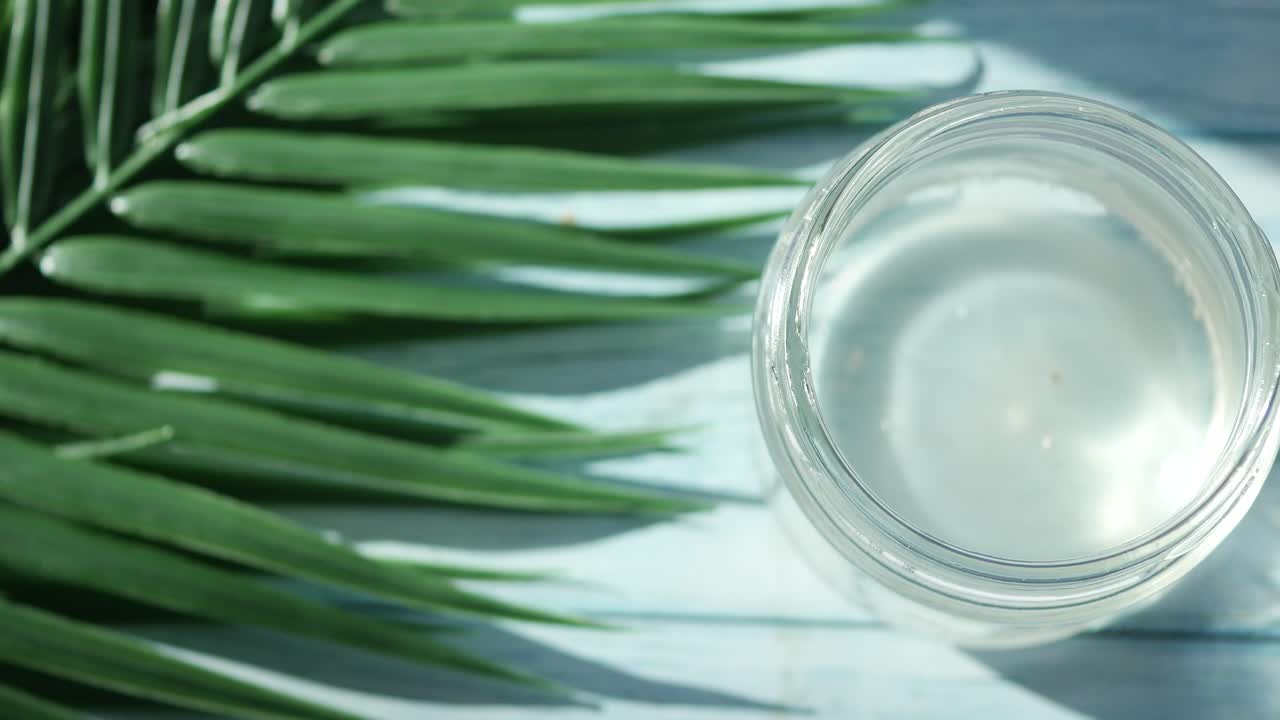 유리 항아리 에 넣은 코코 물