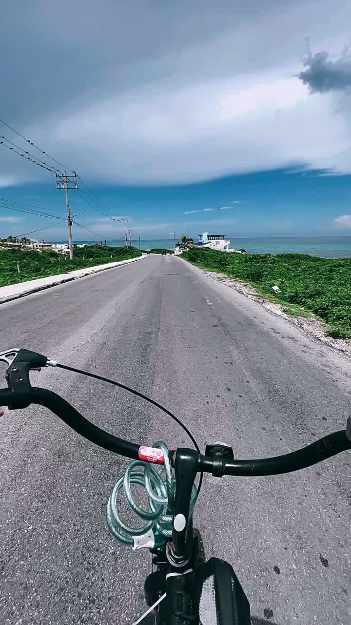 paseo en bicicleta por la costa