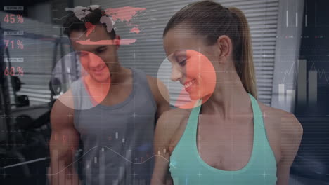 animación de procesamiento de datos sobre mujer caucásica trabajando con pesas con entrenador masculino en el gimnasio