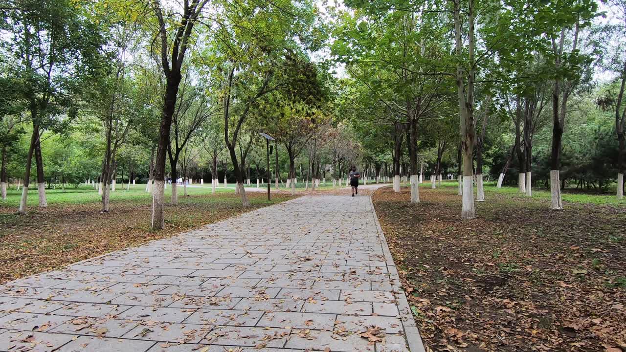 homem com sobrepeso exercitando para viver um estilo de vida saudável