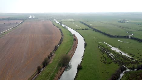 Aerial-drone-shot-of-the-River-Stour-in-Kent,-England