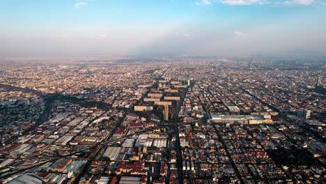 Toma-De-Drone-De-La-Puesta-De-Sol-En-El-Norte-De-La-Ciudad-De-México