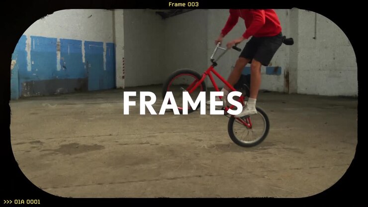 Ciclista BMX energico che esegue acrobazie dinamiche in contesti urbani e industriali.