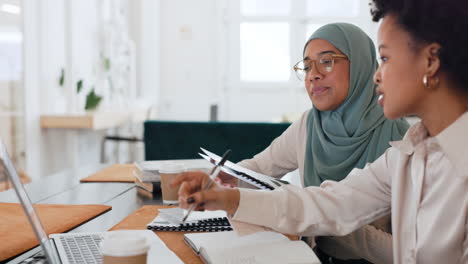 Mujeres,-Trabajadores-Y-Trabajo-En-Equipo-Internacional