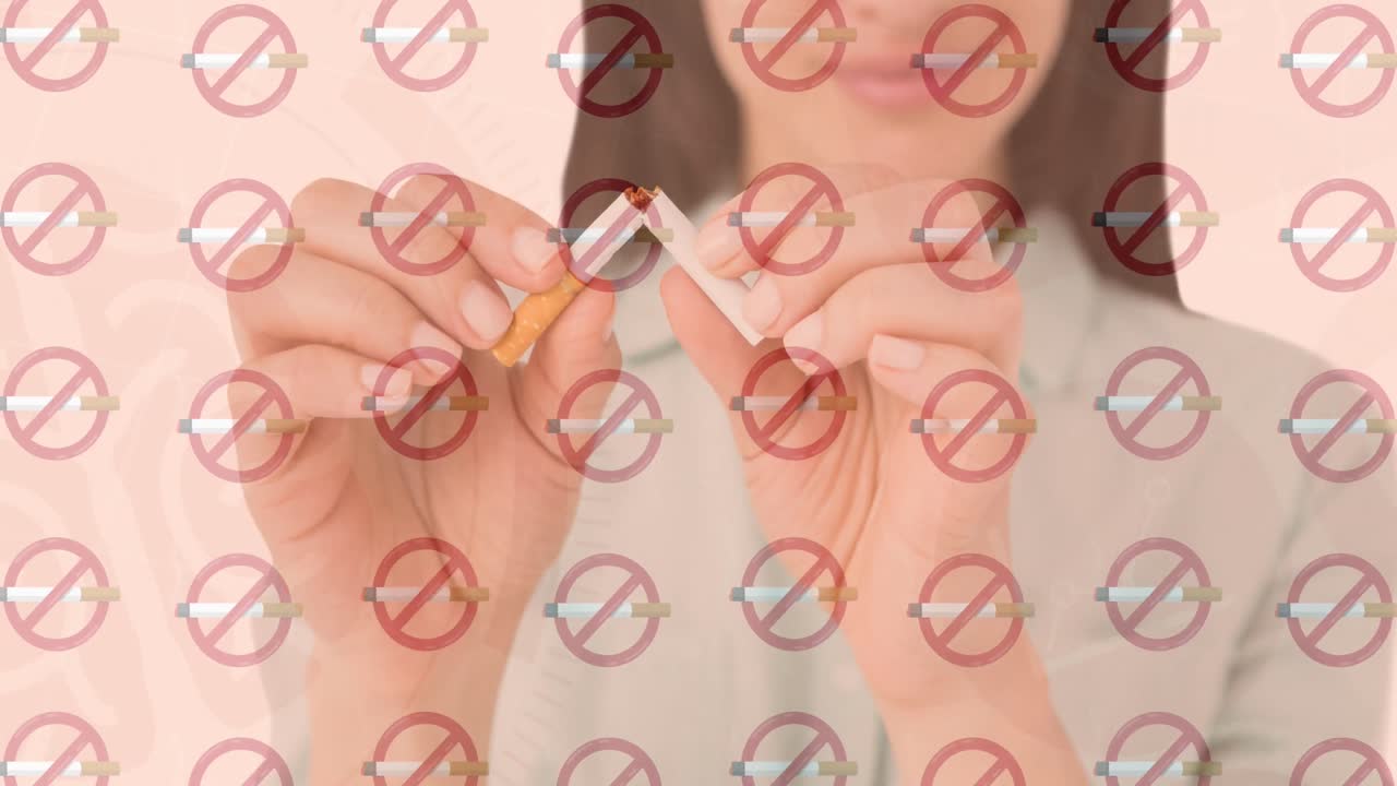 담배를 끊는 두 인종 여성 위에 담배를 피우는 표지판이 없는 불타는 담배 줄의 애니메이션