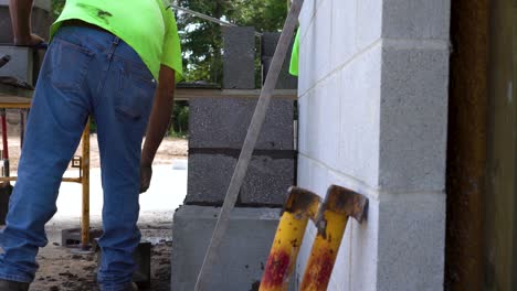 Construction-of-a-concrete-pillar