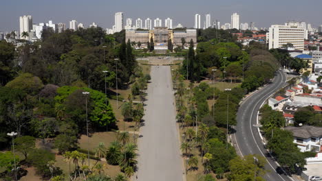 Luftaufnahme-Des-Unabhängigkeitsparks-Im-Ipiranga-Viertel-In-São-Paulo-Mit-Dem-Ipiranga-Museum,-Das-Zur-Wiedereröffnung-Des-Zweihundertjährigen-Bestehens-Der-Brasilianischen-Unabhängigkeit-Im-Jahr-2022-Restauriert-Wird