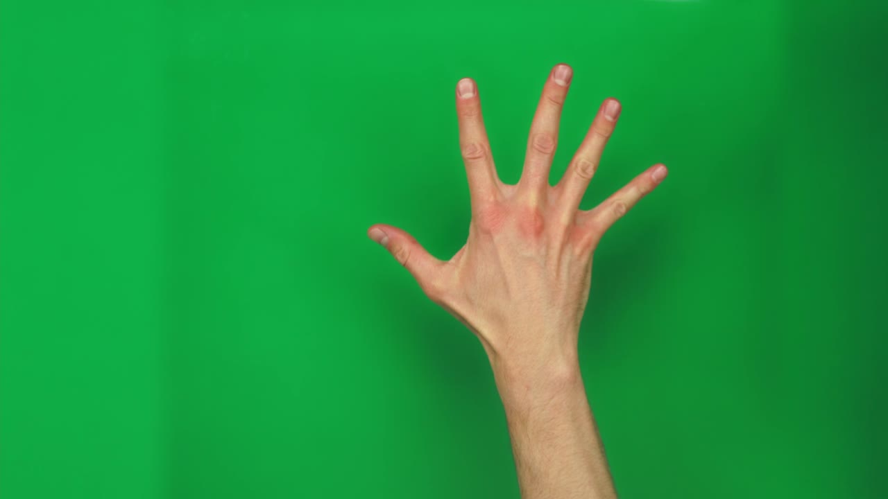 7 gestos de lenguaje corporal temporizador de cuenta atrás o número de cuenta con manos masculinas caucásicas mostradas en verde