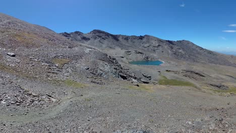 Spanien-Granada-Sierra-Nevada-Sommer-4k-Von-Oben-Und-Unten-Mit-Einer-Drohne-Und-Einer-Action-Cam-Stabilisiert